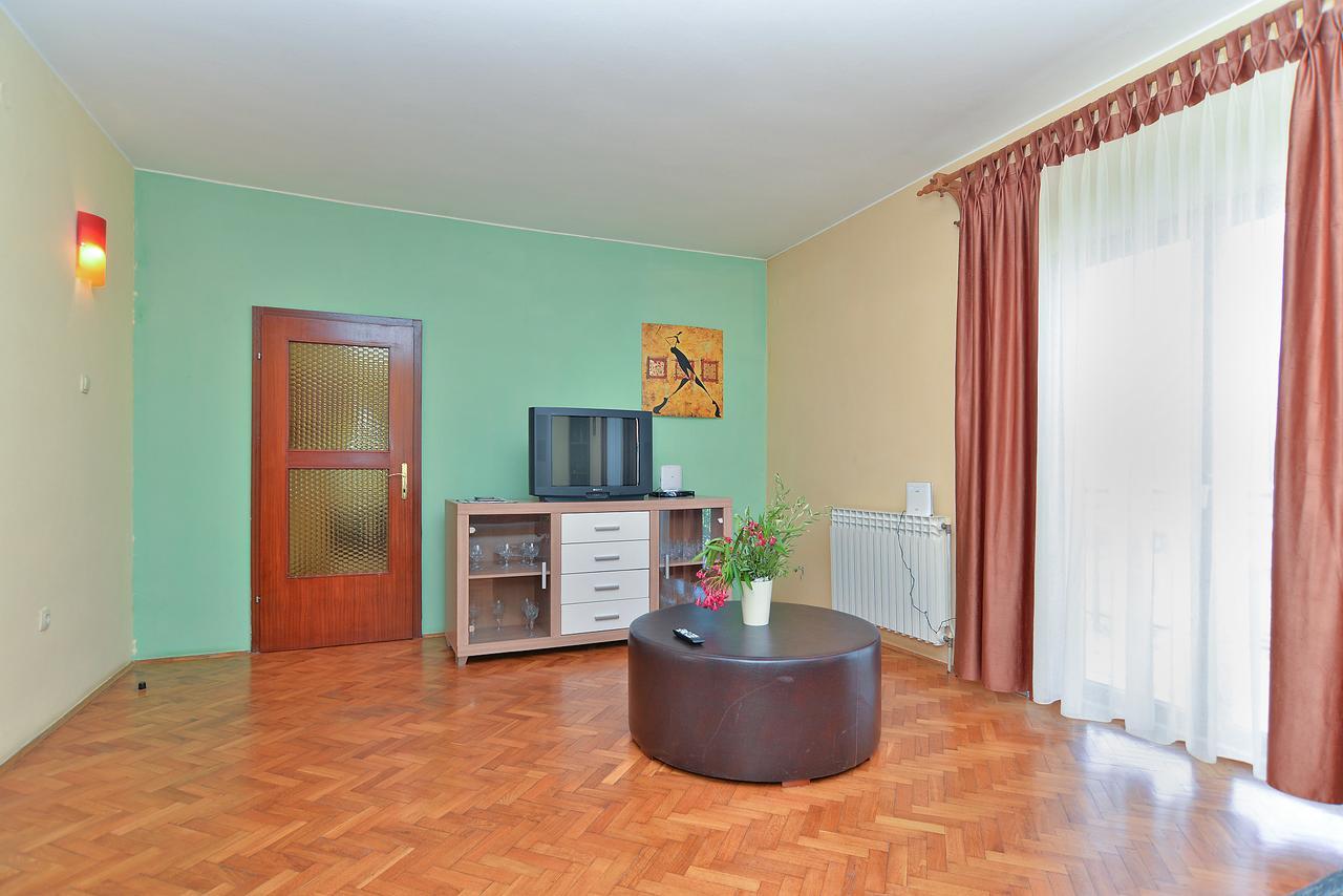 Apartments Gracijano 1724 Ližnjan Exteriör bild