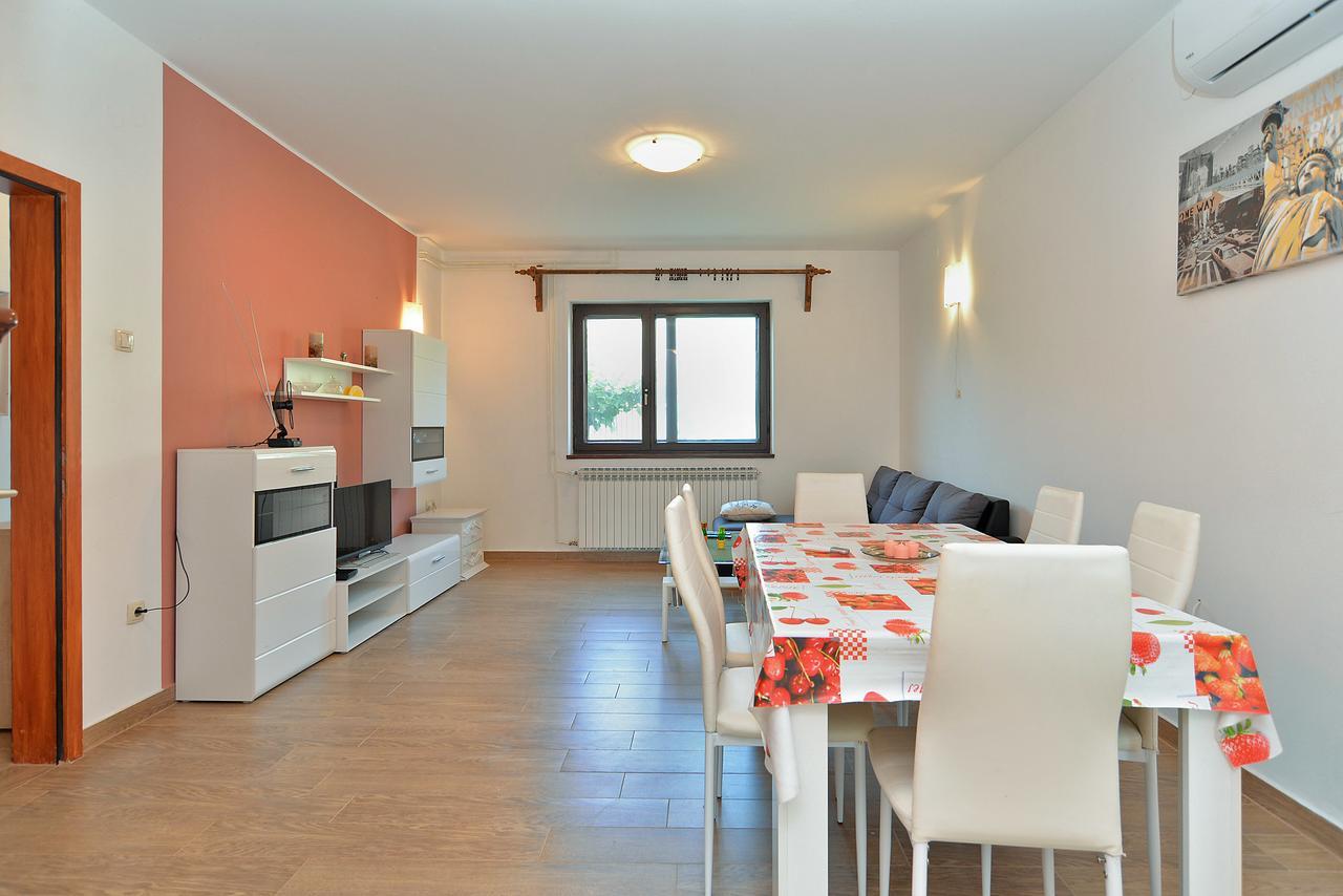 Apartments Gracijano 1724 Ližnjan Exteriör bild